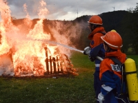 Jugendfeuerwehr übt und arbeitet wie die Berufsfeuerwehr